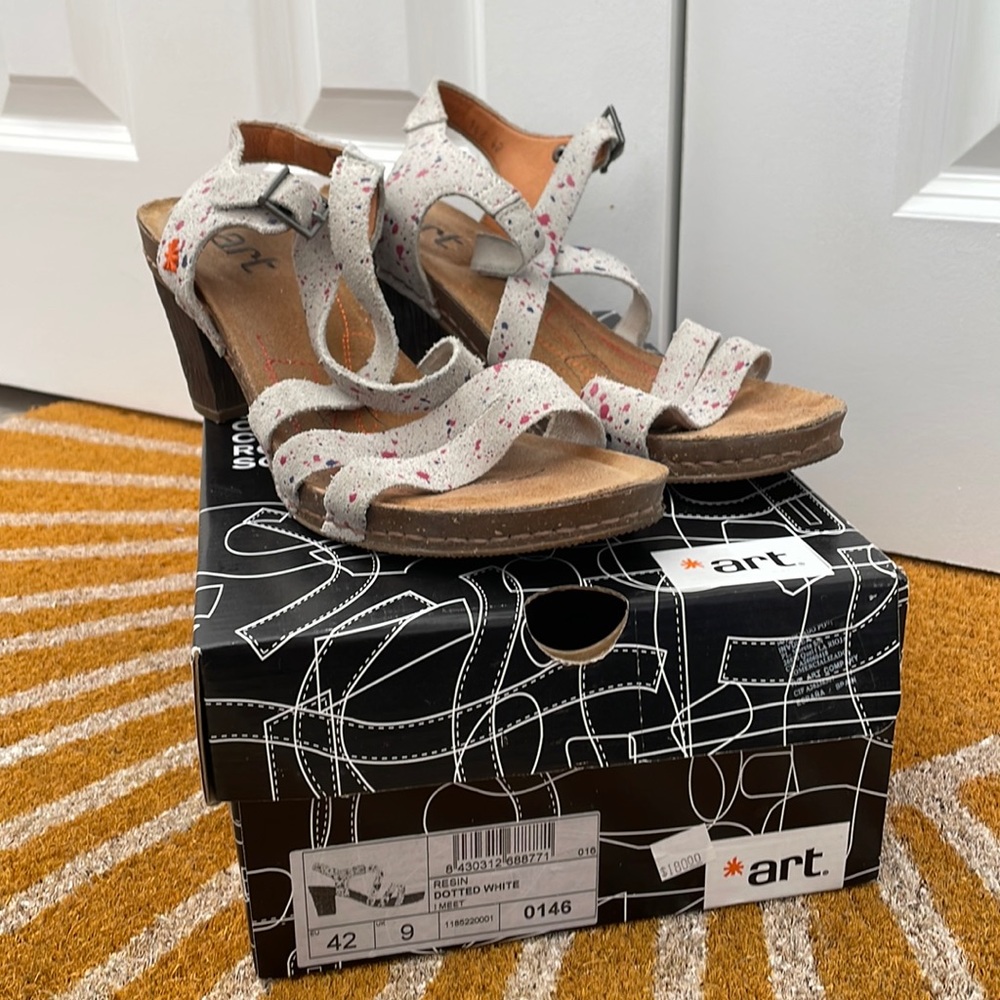 Art “I Meet” Sandals